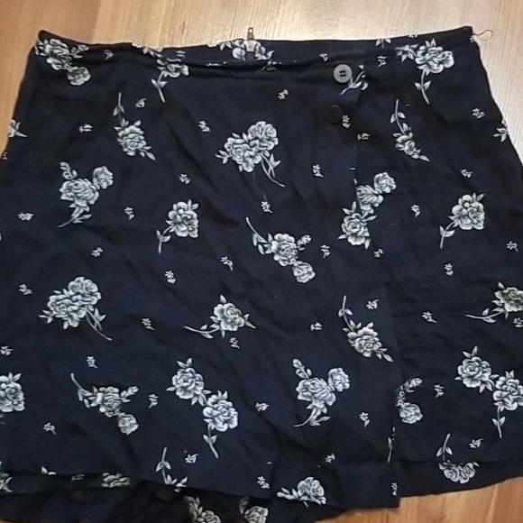 Dynamite Skort w/ Rose Pattern - Picture 8 of 8
